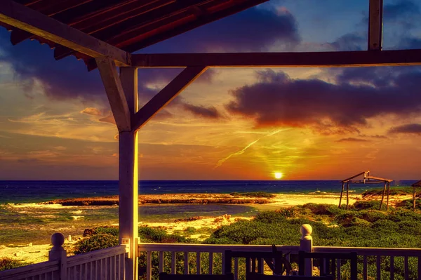Zachód Słońca Pochmurne Popołudnie Zabrany Białej Plaży Kubie — Zdjęcie stockowe