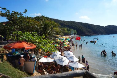  Joao Fernandes plajı güneşli bir sabahta       