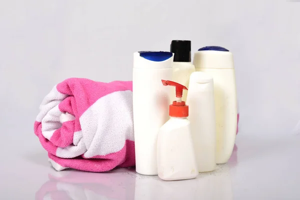 Botellas Plástico Para Cuidado Corporal Productos Belleza Sobre Fondo Blanco —  Fotos de Stock