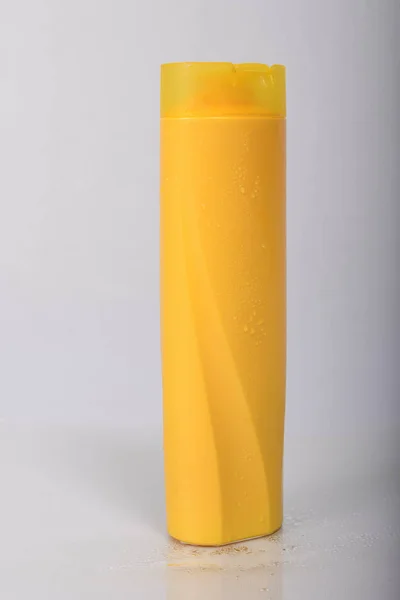Бутылка Пластика Сером Фоне — стоковое фото