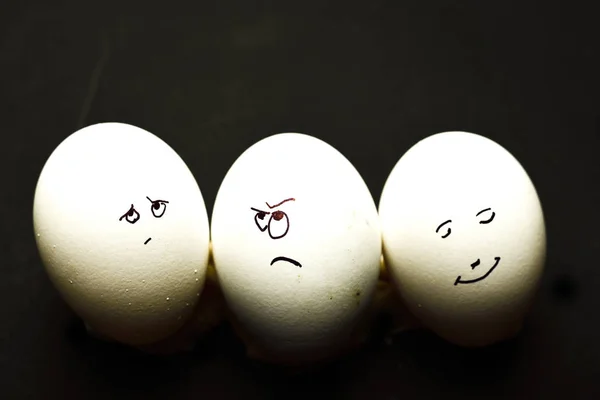 Яйце Представляє Людське Обличчя Ізольоване Чорному Тлі — стокове фото