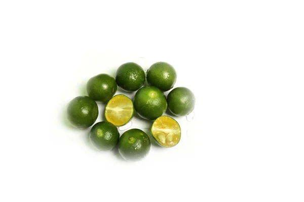 Зелені Лимони Ізольовані Білому Тлі — стокове фото