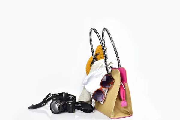 Sommerurlaub Strandtasche Mit Strand Accessoire Isoliert Auf Weißem Hintergrund — Stockfoto