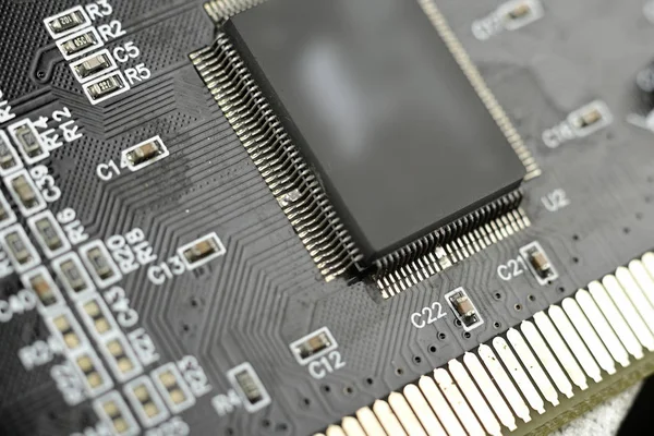 Zbliżenie Elektroniczny Chip Obwodzie Płyty Głównej Komputera Stacjonarnego — Zdjęcie stockowe