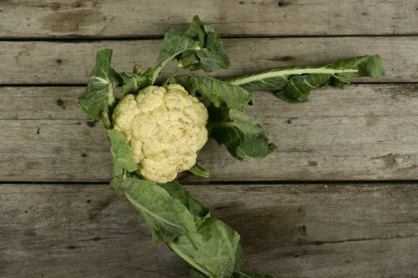 Close Cauliflower Leaf Wooden Background — Stock Photo, Image