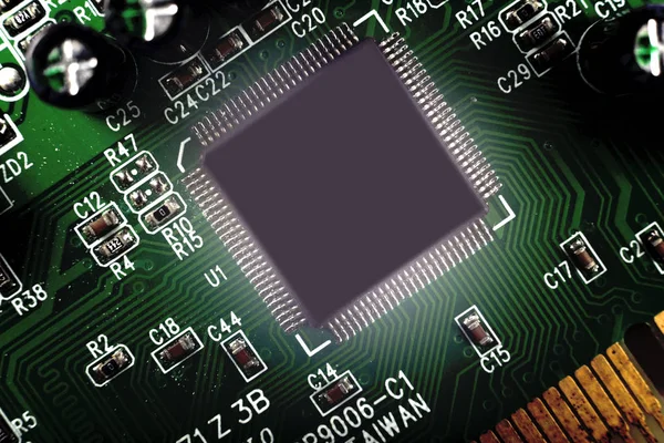 Close Chip Eletrônico Uma Placa Circuito Computador — Fotografia de Stock