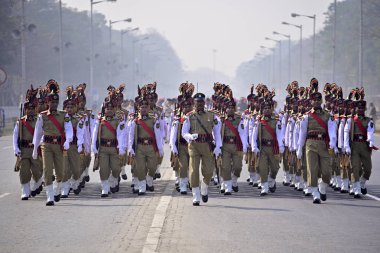 Kalküta, Hindistan - 23 Ocak 2019: Hint ordusu, Cumhuriyet Günü 'nde geçit törenine hazırlanıyor. Tören her yıl Hint ordusu tarafından 26 Ocak 'ta ulusal bayrağı selamlamak için yapılır.