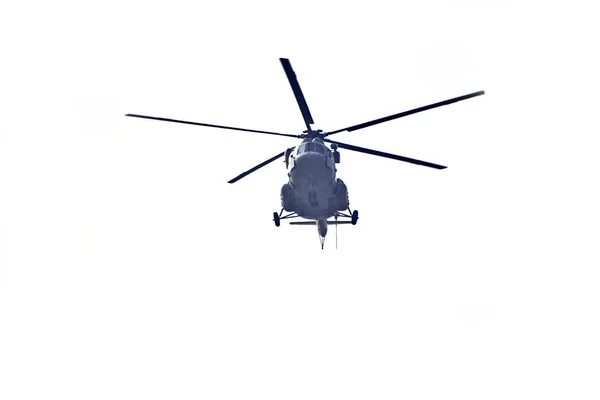 Helikopter Vliegt Tegen Geïsoleerd Witte Achtergrond — Stockfoto