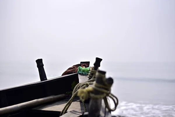 Крупный План Пустой Рыбацкой Лодки Морском Пляже — стоковое фото