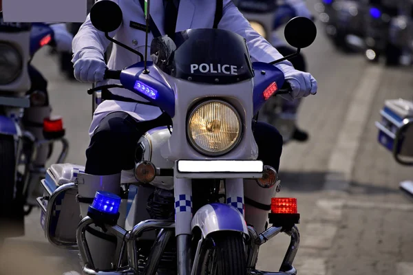 Поліцейський Їде Мотоциклі Вулиці — стокове фото