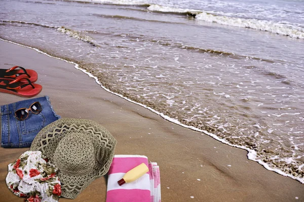 Summer Beach Accessories Laying Sand Sea Beach — Stock Photo, Image
