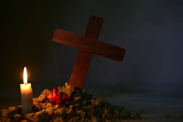 Giving Respect Human Soul Give Candle Rose Jesus Cross Cemetery — Stock Photo, Image