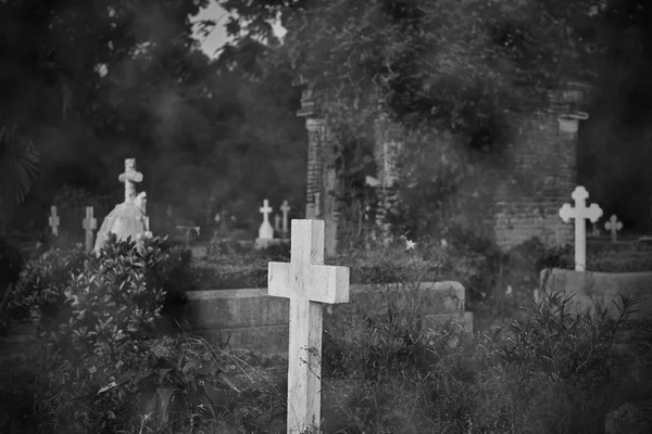 Nahaufnahme Des Jesuskreuzes Auf Dem Friedhof — Stockfoto