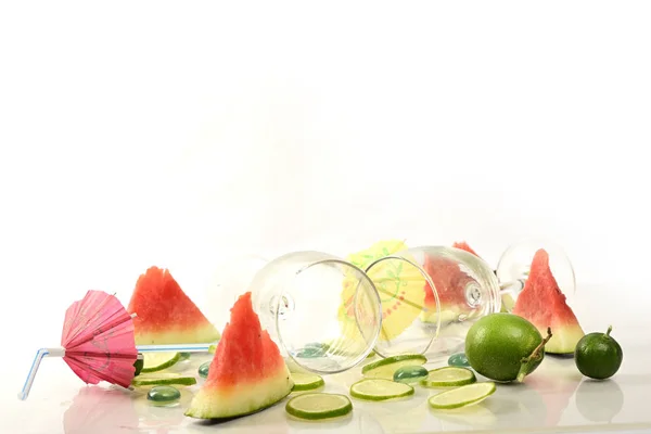Watermeloen Stukjes Citroen Witte Achtergrond Voor Het Bereiden Van Koele — Stockfoto