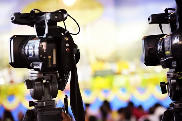 Video Journalist Het Vastleggen Van Bewegende Beeld Door Camcorder Een — Stockfoto