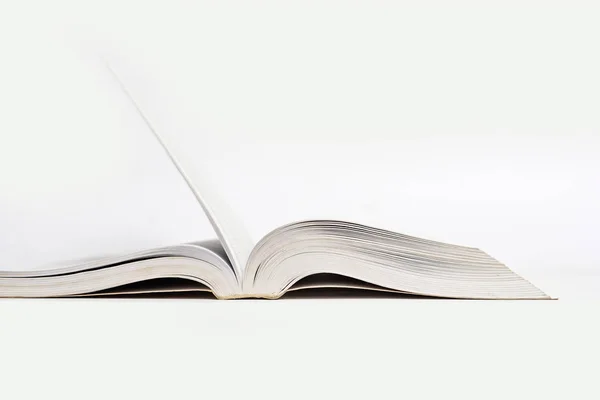 Offenes Buch Isoliert Auf Weißem Hintergrund — Stockfoto
