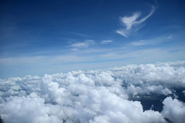 Mid Air Clouds Cape Visa Genom Ett Flygplans Fönster — Stockfoto