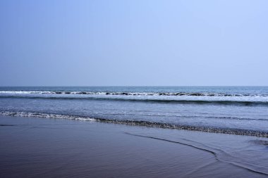 Yaz aylarında tropikal boş deniz plajı