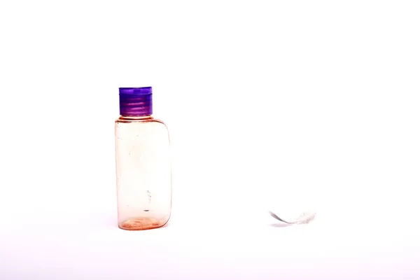 Kvinnor Skrika Grädde Flaska Isolerad Vit Bakgrund — Stockfoto