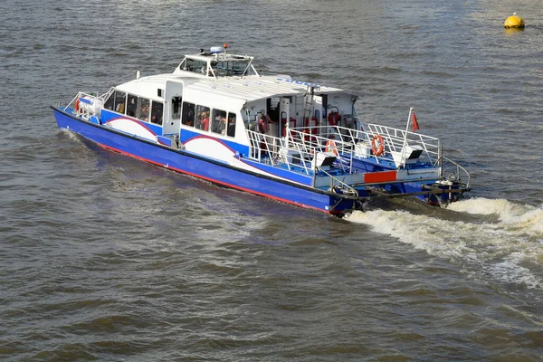 Barco Velocidade Close Está Funcionando Rio Equipes — Fotografia de Stock