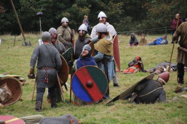 Battle, UK - 12 Ekim 2019: Hastings savaşını yeniden canlandıran oyuncular. Amaç, 1066 yılında İngiltere tarihindeki bu önemli an hakkında insanları eğitmek..