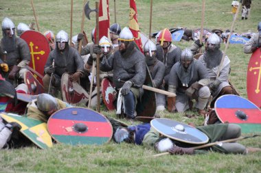 Battle, UK - 12 Ekim 2019: Hastings savaşını yeniden canlandıran oyuncular. Amaç, 1066 yılında İngiltere tarihindeki bu önemli an hakkında insanları eğitmek..
