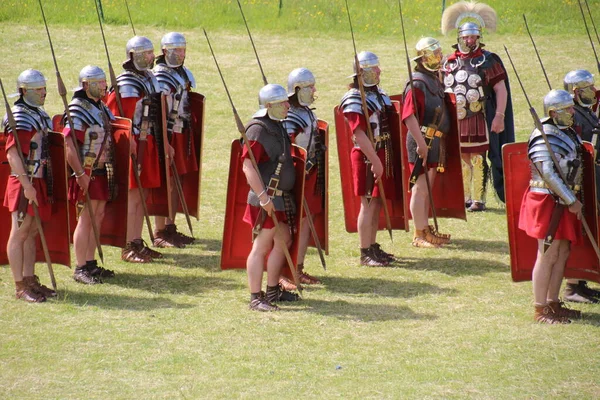Old Sarum May 2019 Roman Soldiers Part Enactment Group Clash — Stock Photo, Image