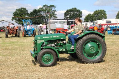 Southampton, İngiltere - 28 Temmuz 2019: Yıllık Netley Steam and Craft Show 'da eski traktör sergileniyor.