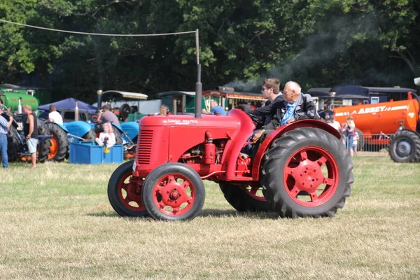 2019年7月28日 英国南安普敦 老拖拉机在Netley Steam Craft Show展出 — 图库照片