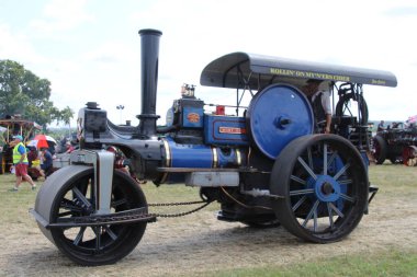 Southampton, İngiltere - 28 Temmuz 2019: Geleneksel Netley Steam and Craft Show 'da vintage çekici motor sergileniyor.