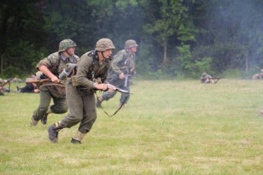 Waterlooville, İngiltere - 26 Mayıs 2019: Solent Overlord Askeri Koleksiyoncular Kulübü ikinci dünya savaşı sahnesini canlandırıyor. Amaç savaşı yüceltmek değil, dünya tarihinin bu zamanlarında insanları eğitmek..