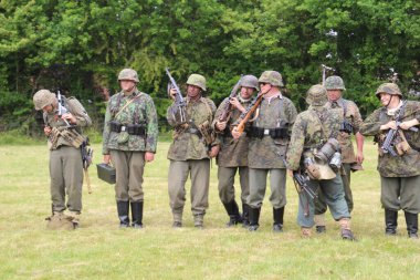 Waterlooville, İngiltere - 26 Mayıs 2019: Solent Overlord Askeri Koleksiyoncular Kulübü ikinci dünya savaşı sahnesini canlandırıyor. Amaç savaşı yüceltmek değil, dünya tarihinin bu zamanlarında insanları eğitmek..