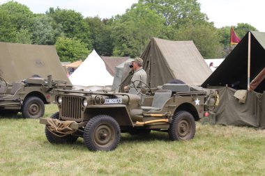 Waterlooville, İngiltere - 26 Mayıs 2019: Solent Overlord Askeri Koleksiyoncular Kulübü ikinci dünya savaşı sahnesini canlandırıyor. Amaç savaşı yüceltmek değil, dünya tarihinin bu zamanlarında insanları eğitmek..