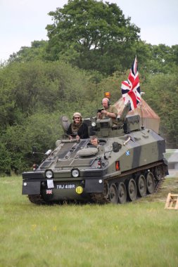 Waterlooville, İngiltere - 26 Mayıs 2019: Askeri araç fuarında zırhlı araç sergileniyor.