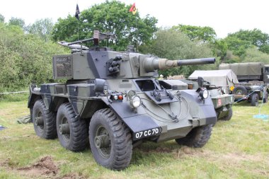 Waterlooville, İngiltere - 26 Mayıs 2019: Askeri araç fuarında zırhlı araç sergileniyor.