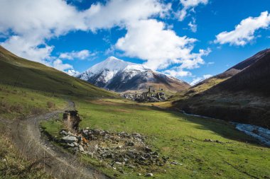 Otantik yüksek dağ köyü Valley Road