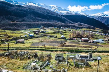 Otantik yüksek dağ köyü Vadisi'nde, Ushguli, Svaneti, Gürcistan