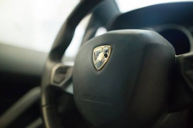 Gomel / Beyaz Rusya - 1 Haziran 2018: Lamborghini Aventador spor araba panodan deri siyah