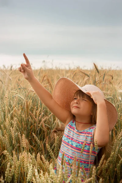 Chica Sombrero Campo Trigo — Foto de Stock