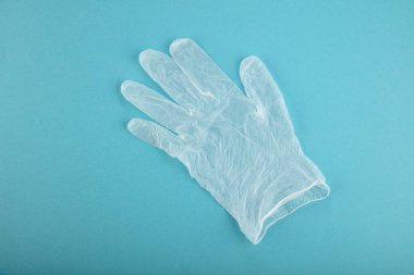 El hijyeni, beyaz lastik eldivenler. Virüs koruması. Sağlık sigortası kavramı. Güvenlik ve temizlik..