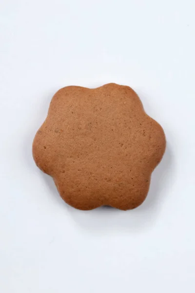 ジンジャーブレッド古典的なクッキー白の背景 — ストック写真