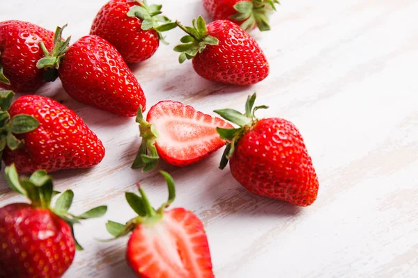 Fraise Fraîche Mûre Sur Bureau Blanc Fruits Gros Plan — Photo