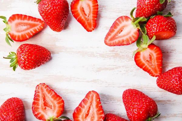 Fraise Fraîche Mûre Sur Bureau Blanc Fruits Gros Plan — Photo