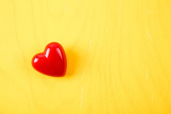 Red Heart Yellow Desk Romantic Background — Stock Photo, Image