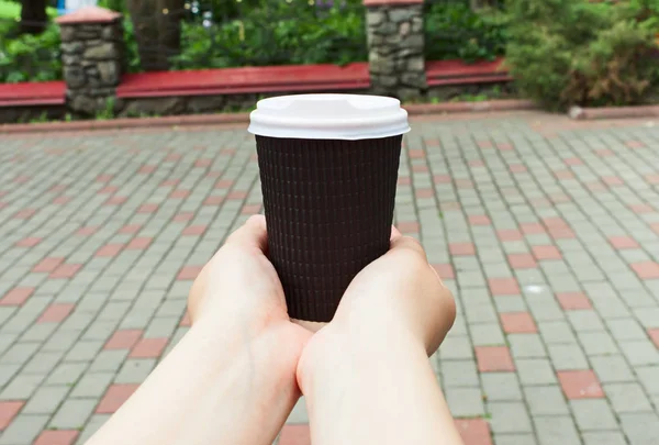 Taza Café Papel Mano Mantenimiento Del Hombre —  Fotos de Stock