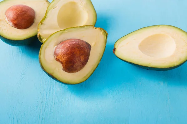 Aguacate Fresco Sobre Fondo Color Alimento Ecológico Saludable —  Fotos de Stock