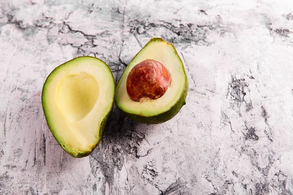Olgun taze avokado kapatın. Sağlık Gıda. Taze meyve