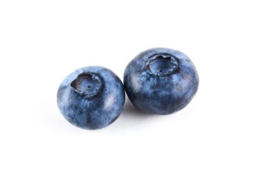 Beyaz arka plan üzerinde izole mavi meyve. Gıda katkı maddeleri. Taze meyve