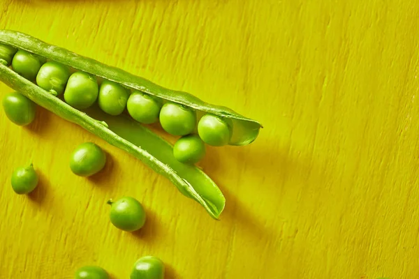 Los Guisantes Verdes Frescos Acercan Ingredientes Fondo Naturaleza — Foto de Stock