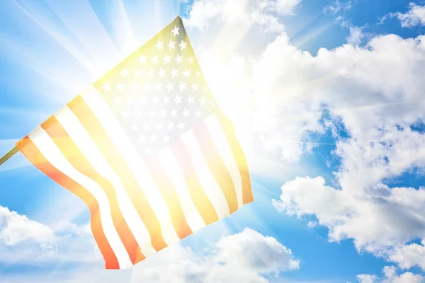 Amerikanische Flagge Blauen Himmel Gedenktag Hintergrund Natur — Stockfoto